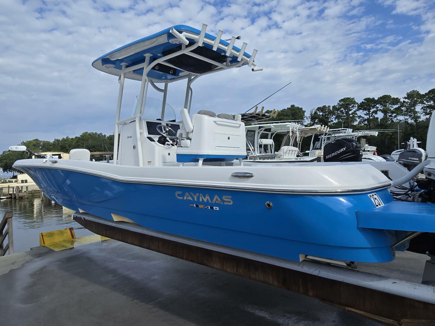 28ft Caymas Yacht For Sale
