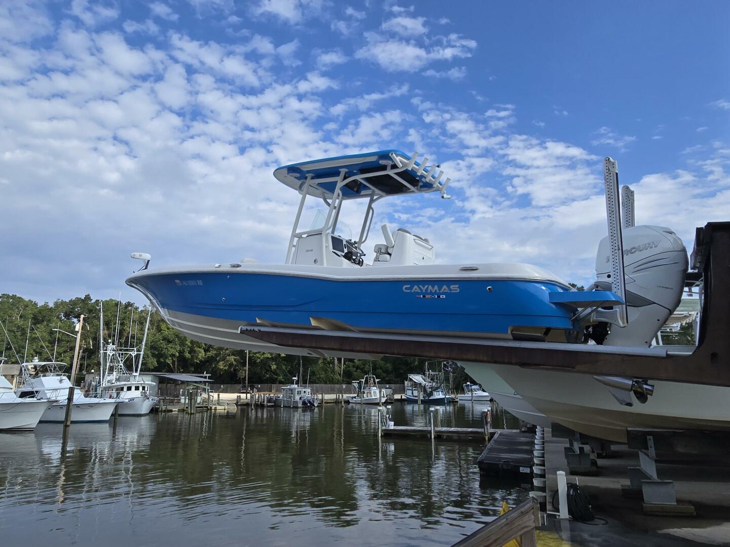 28ft Caymas Yacht For Sale