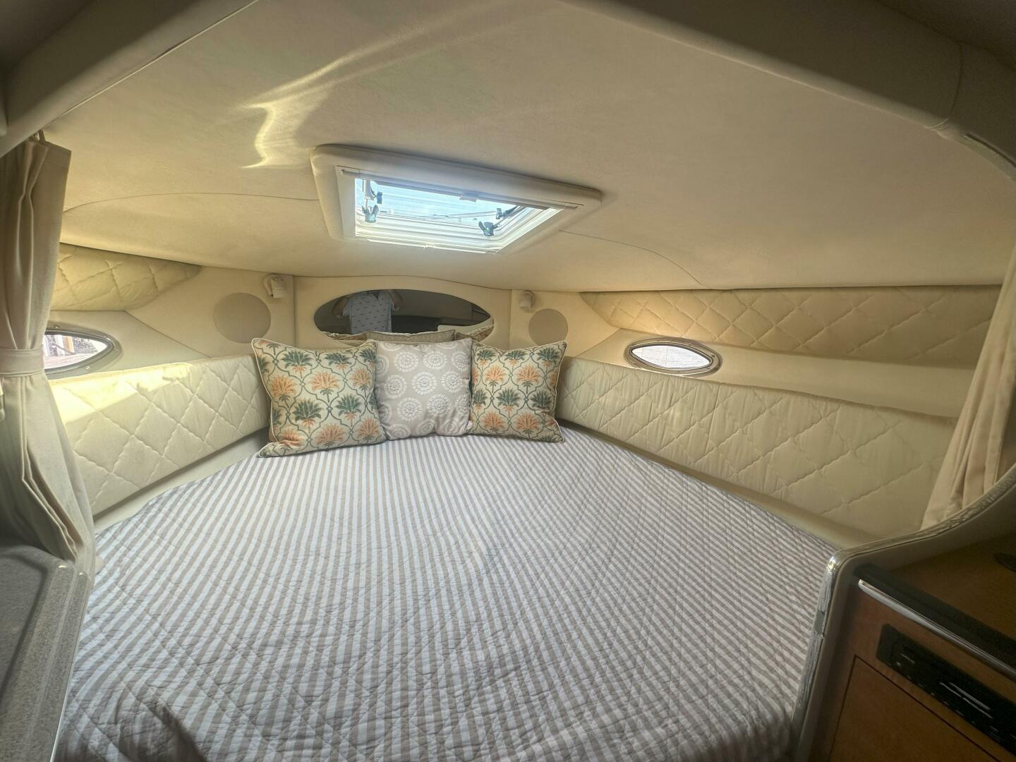 29ft Sea Ray Yacht For Sale