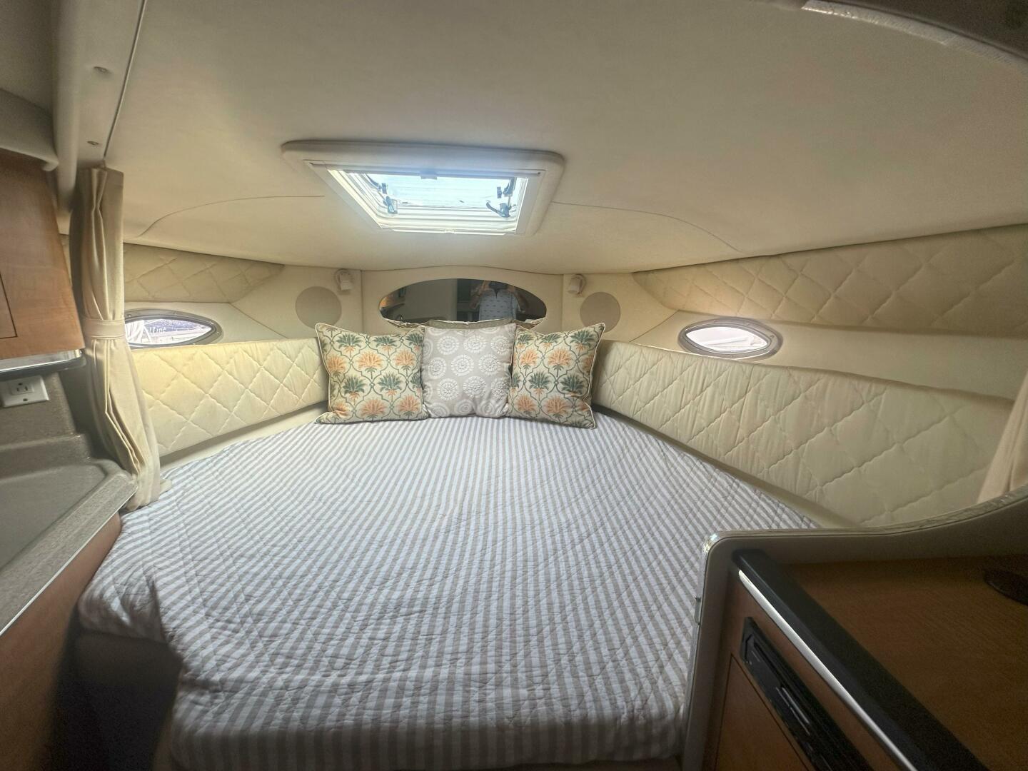 29ft Sea Ray Yacht For Sale