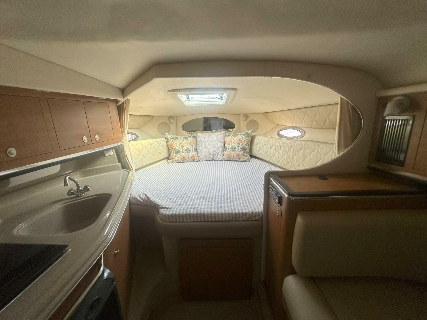 29ft Sea Ray Yacht For Sale