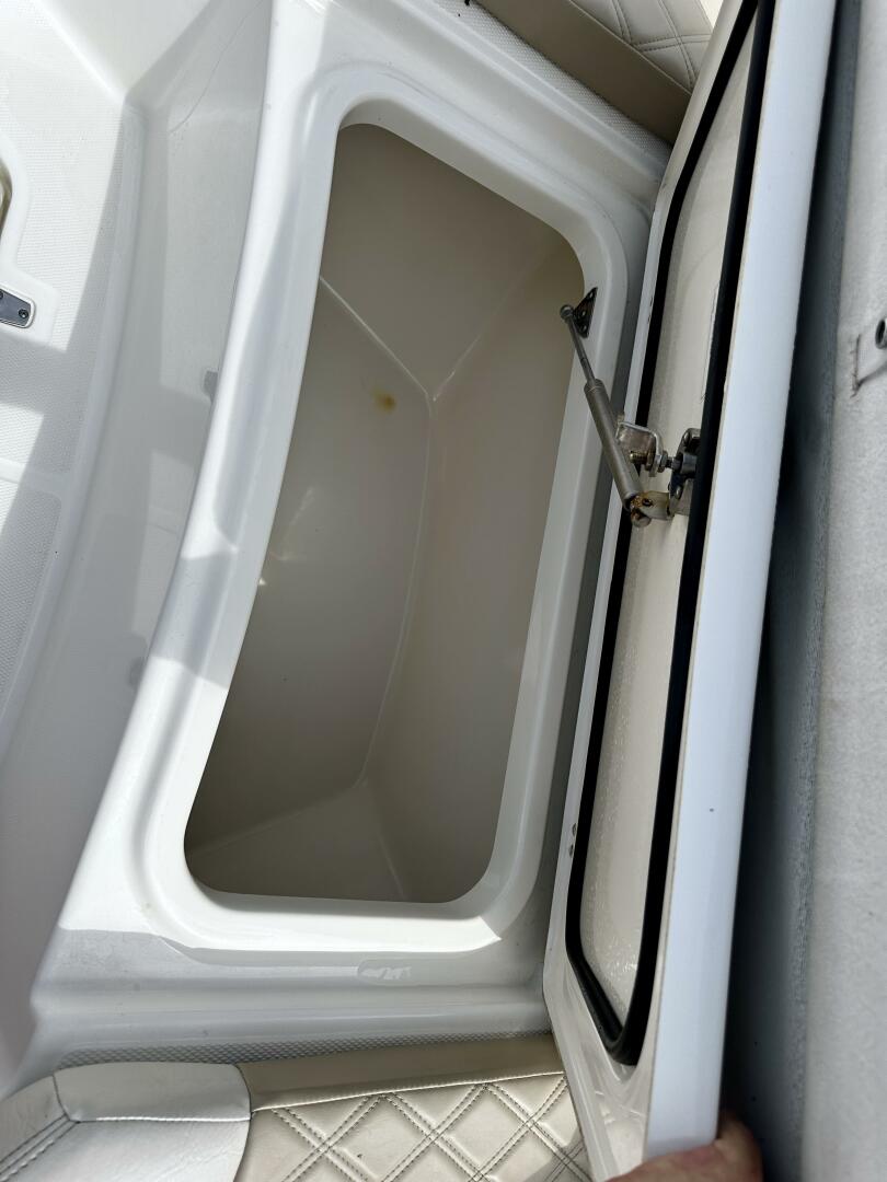 BOTTOMS UP 33ft Boston Whaler Yacht For Sale