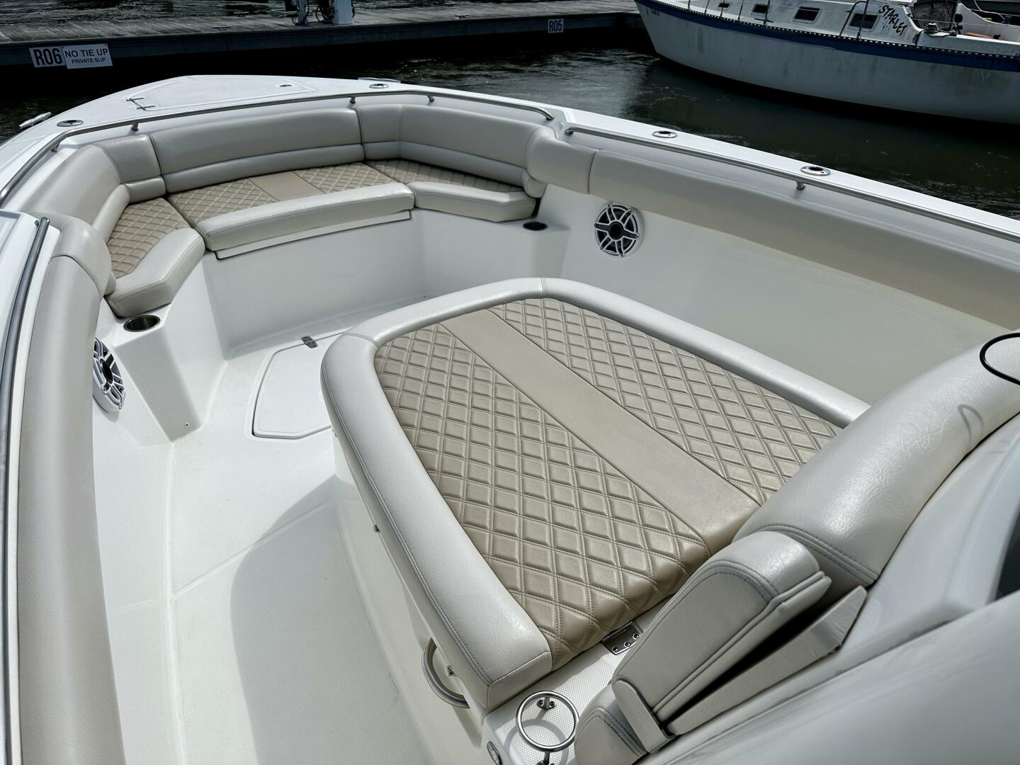 BOTTOMS UP 33ft Boston Whaler Yacht For Sale