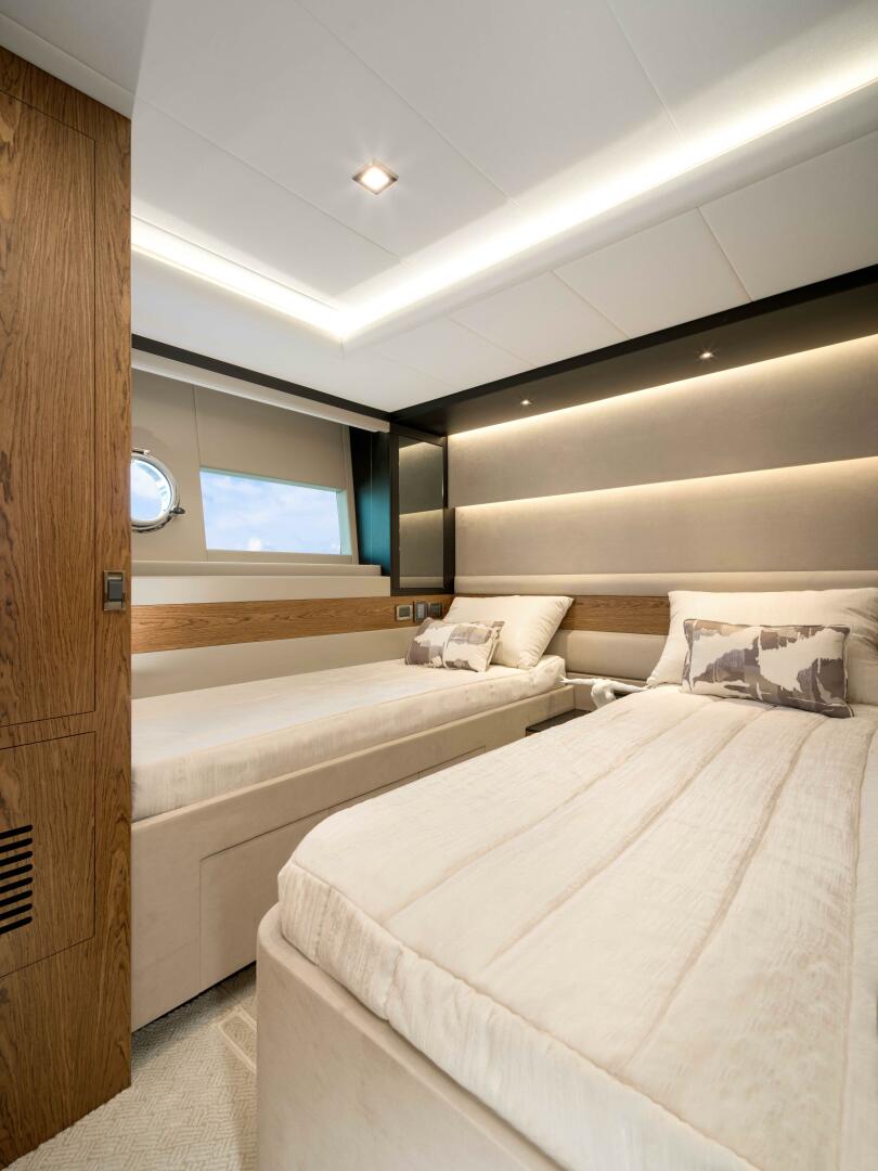 Horizon V68 Hull 12