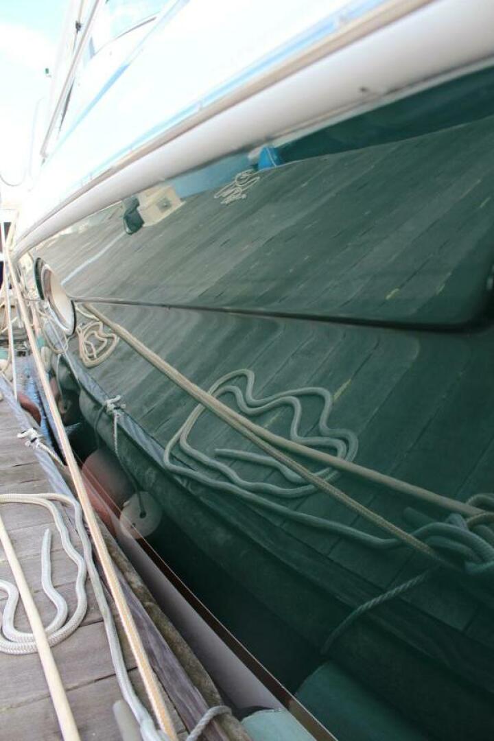 Hull Side
