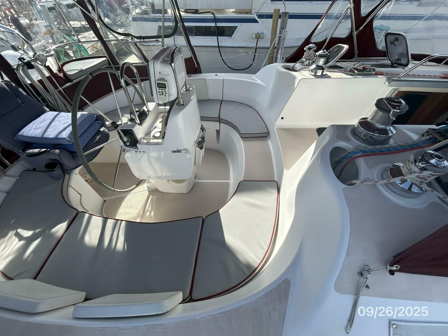 37' Hunter cockpit port