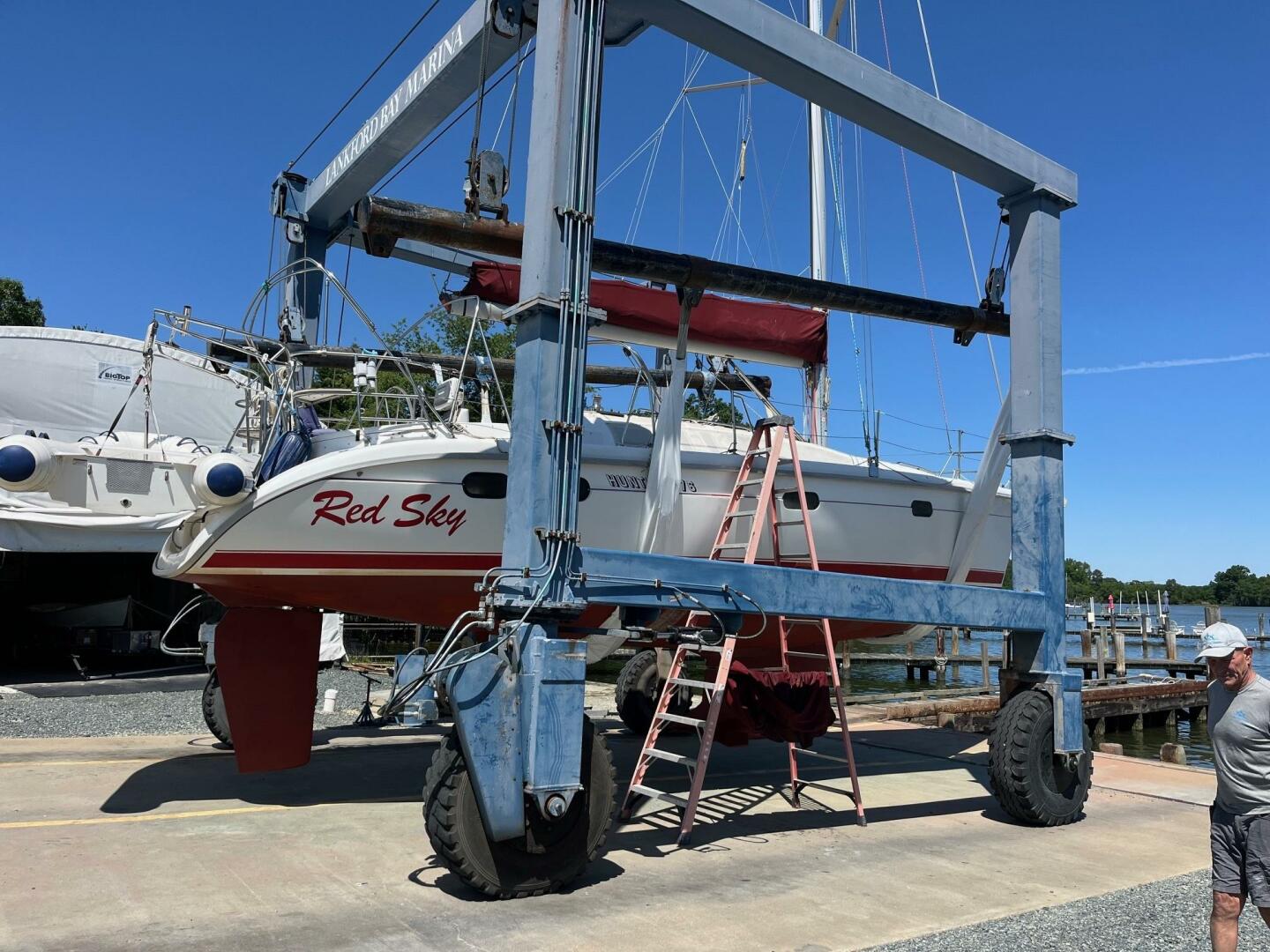 37' Hunter hauled out3