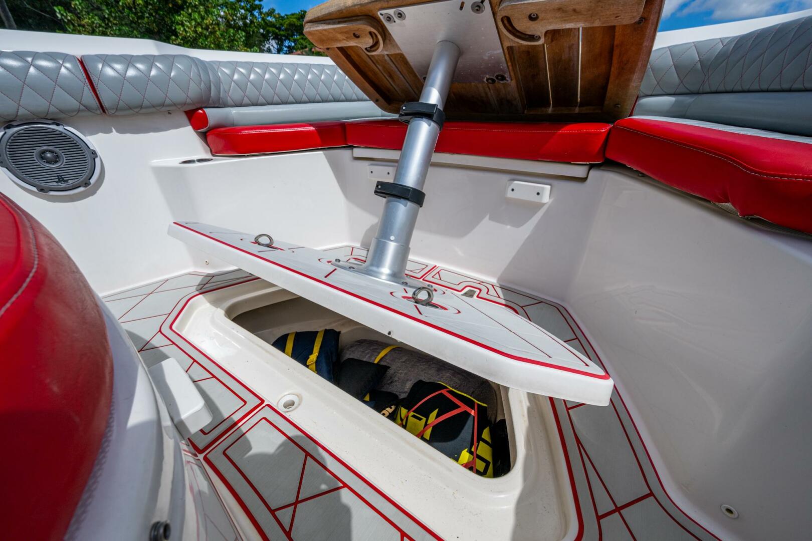 DARE TO DREAM S SIDECHICK 33ft Boston Whaler Yacht For Sale