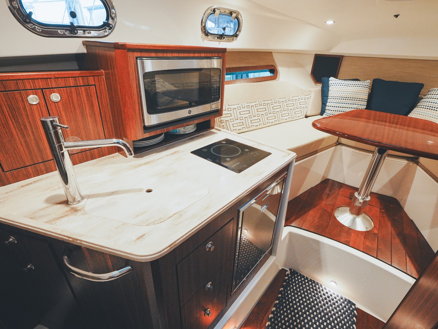 Amazing Grace 32ft Pursuit Yacht For Sale