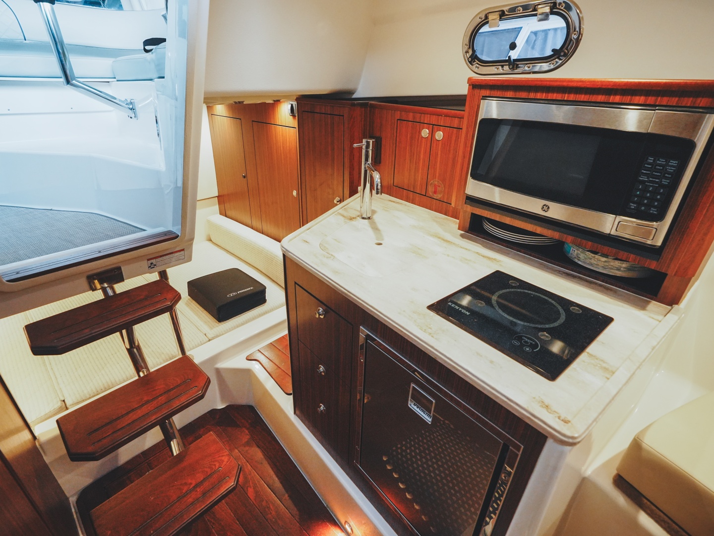 Amazing Grace 32ft Pursuit Yacht For Sale