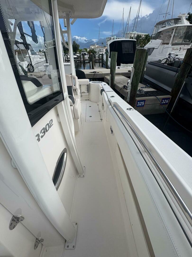 30ft Robalo Yacht For Sale