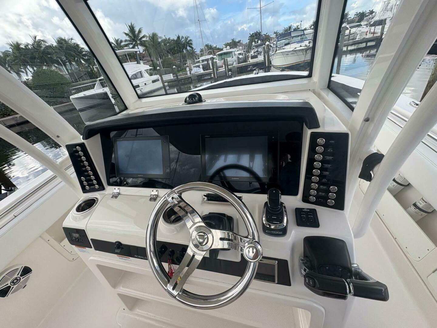 30ft Robalo Yacht For Sale