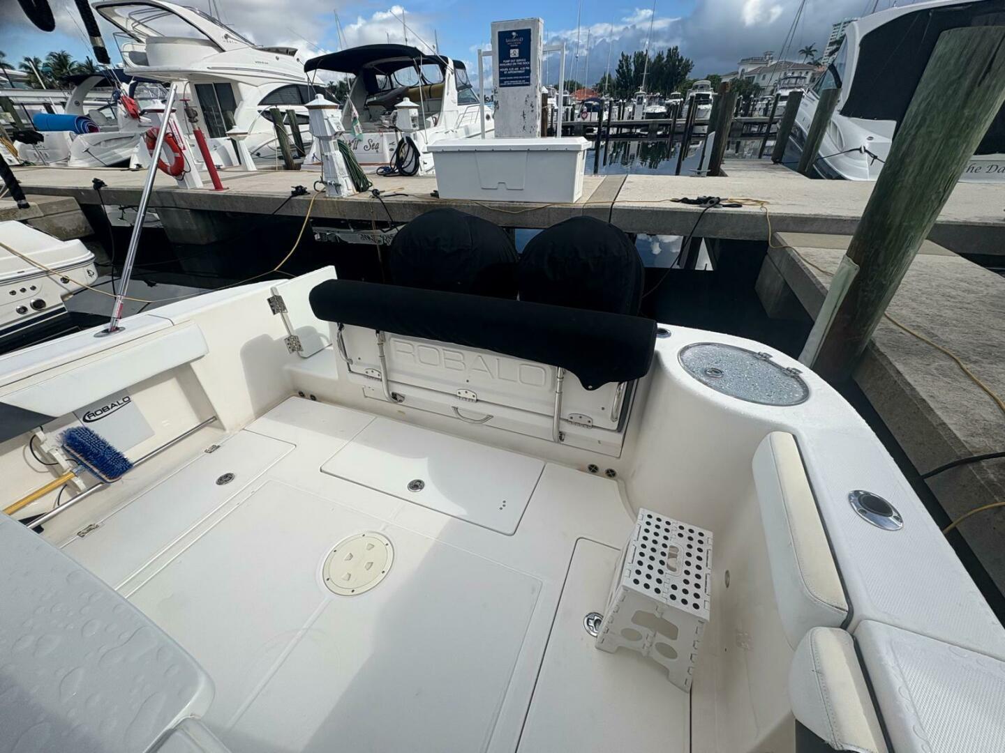 30ft Robalo Yacht For Sale