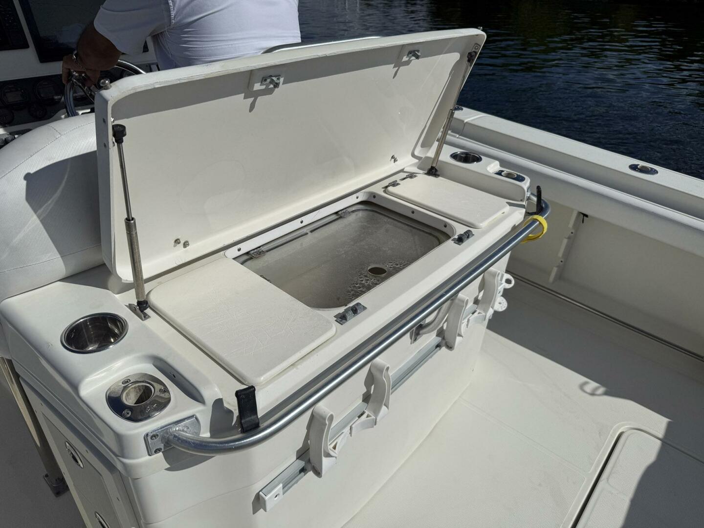 5 O Clock Somewhere 33ft Hydra Sports Yacht For Sale