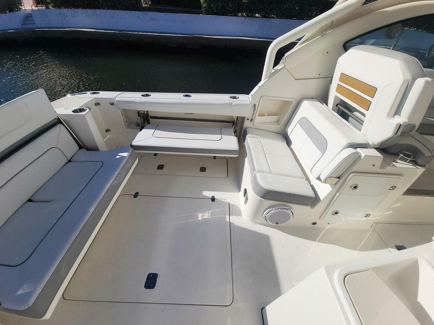 32ft Pursuit Yacht For Sale
