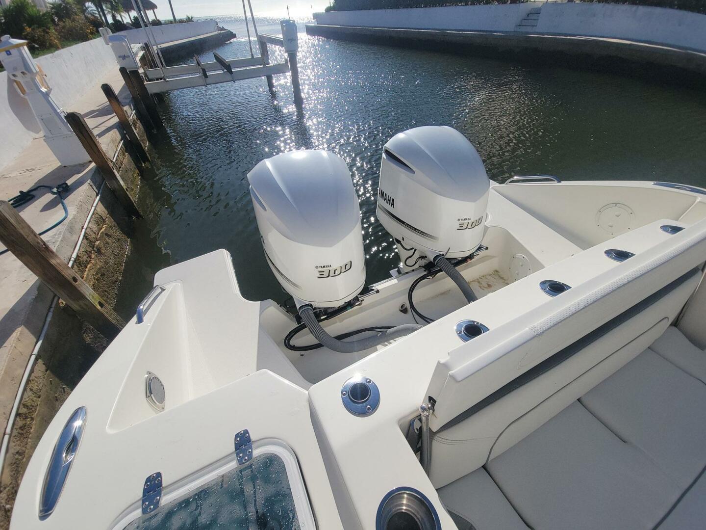 32ft Pursuit Yacht For Sale