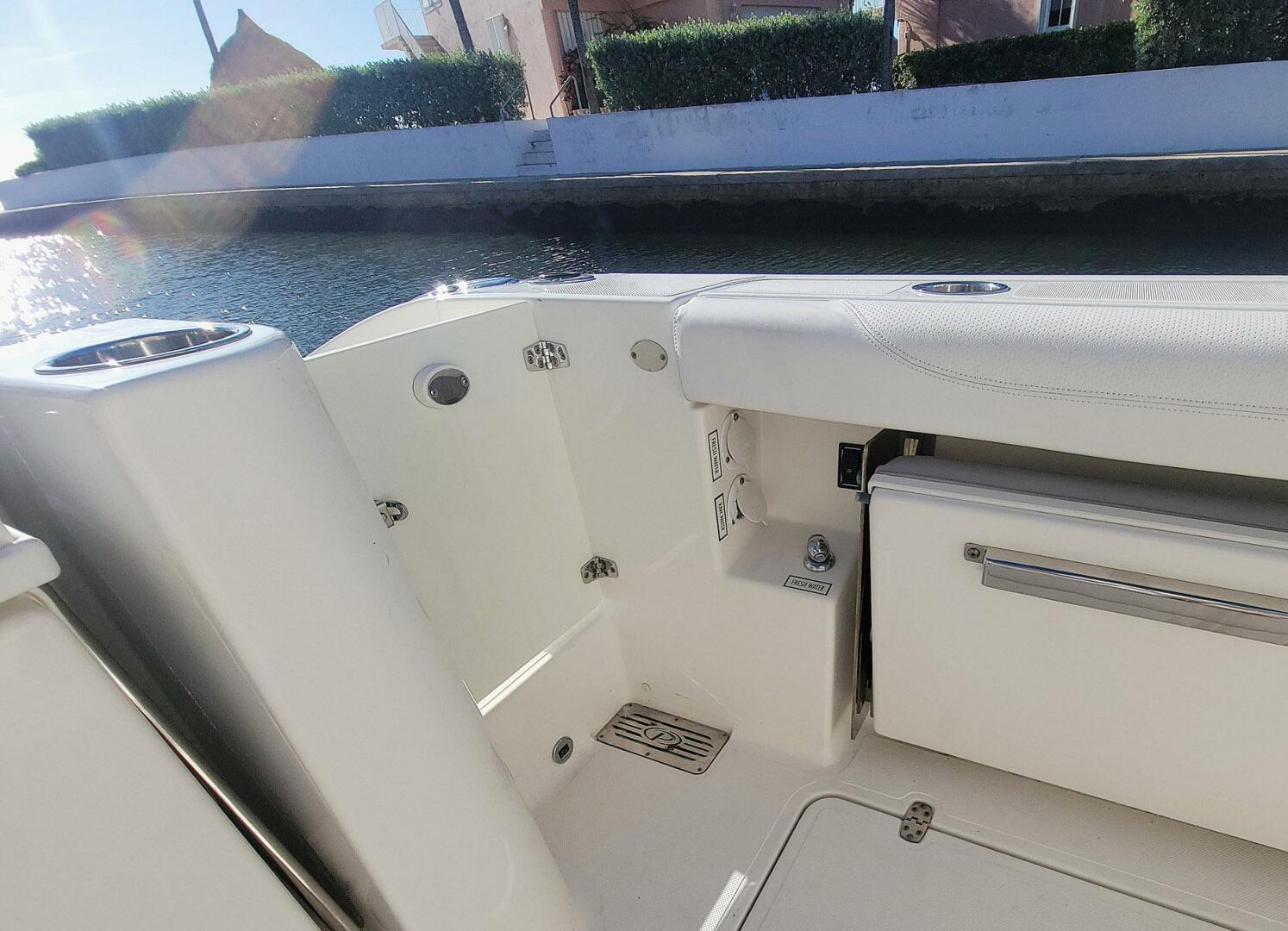 32ft Pursuit Yacht For Sale