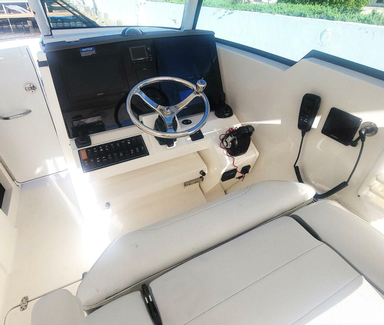 32ft Pursuit Yacht For Sale