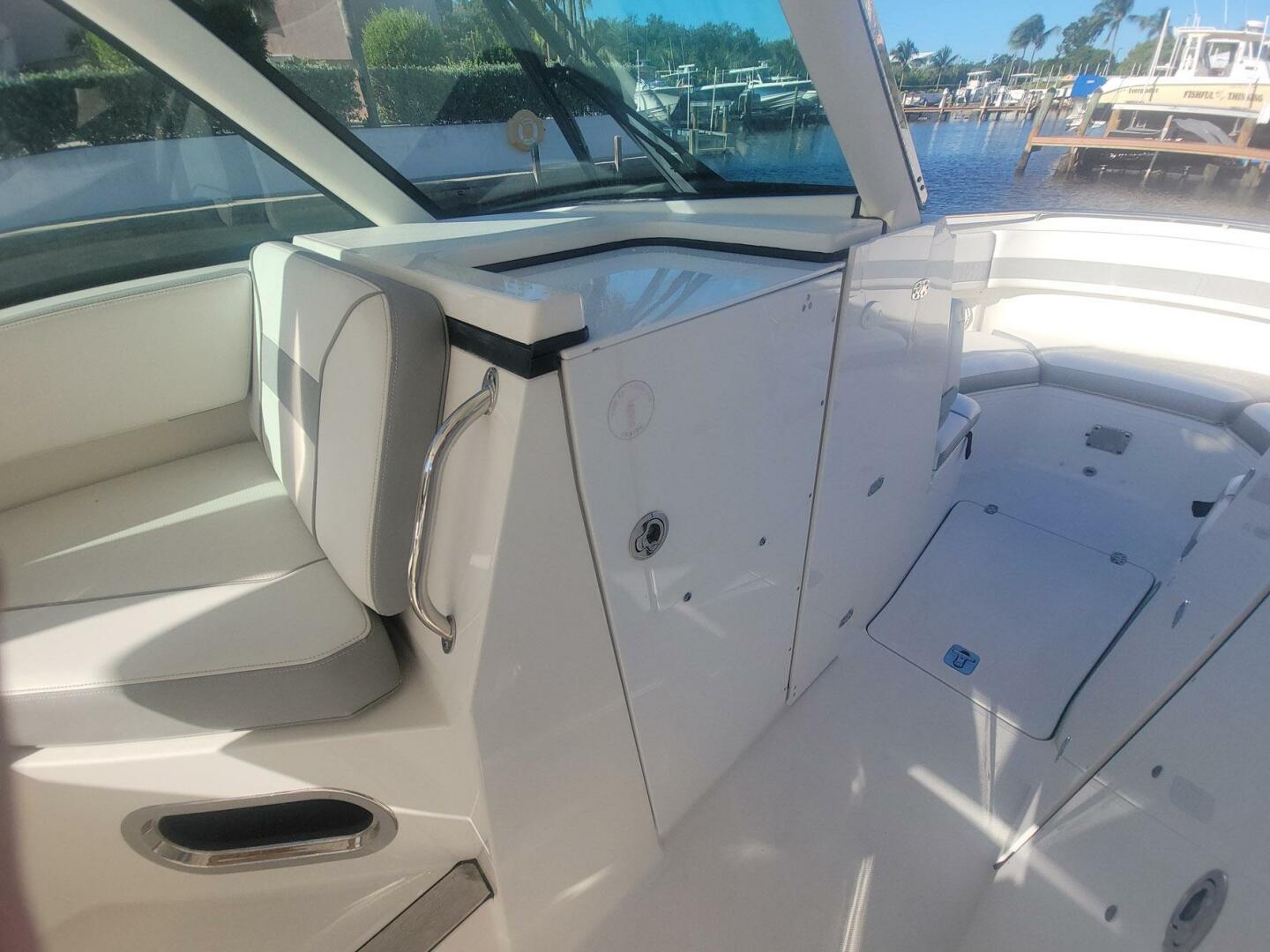 32ft Pursuit Yacht For Sale
