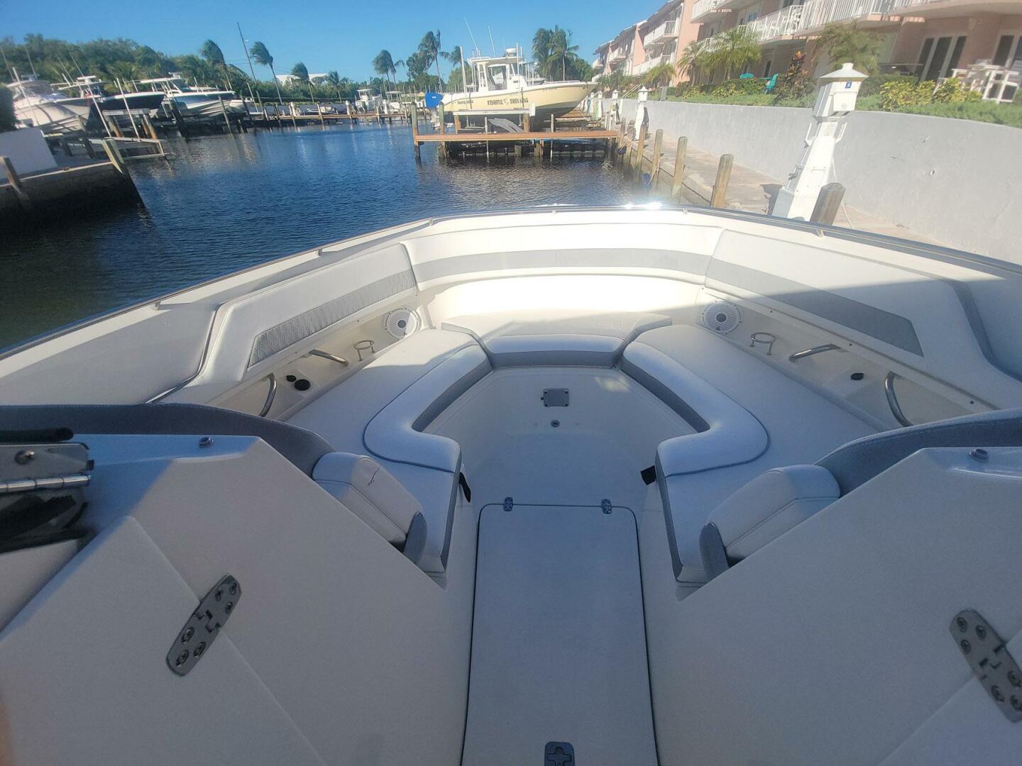 32ft Pursuit Yacht For Sale