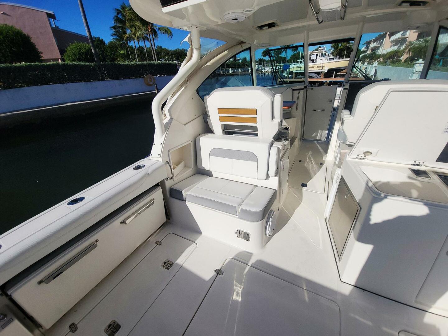 32ft Pursuit Yacht For Sale