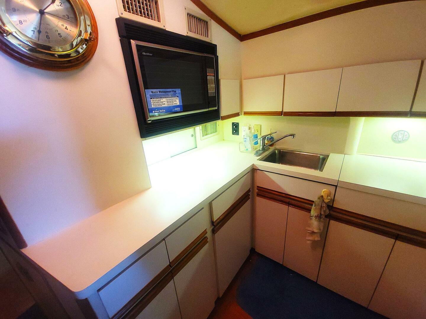 Trophy Hunter 50ft Bertram Yacht For Sale
