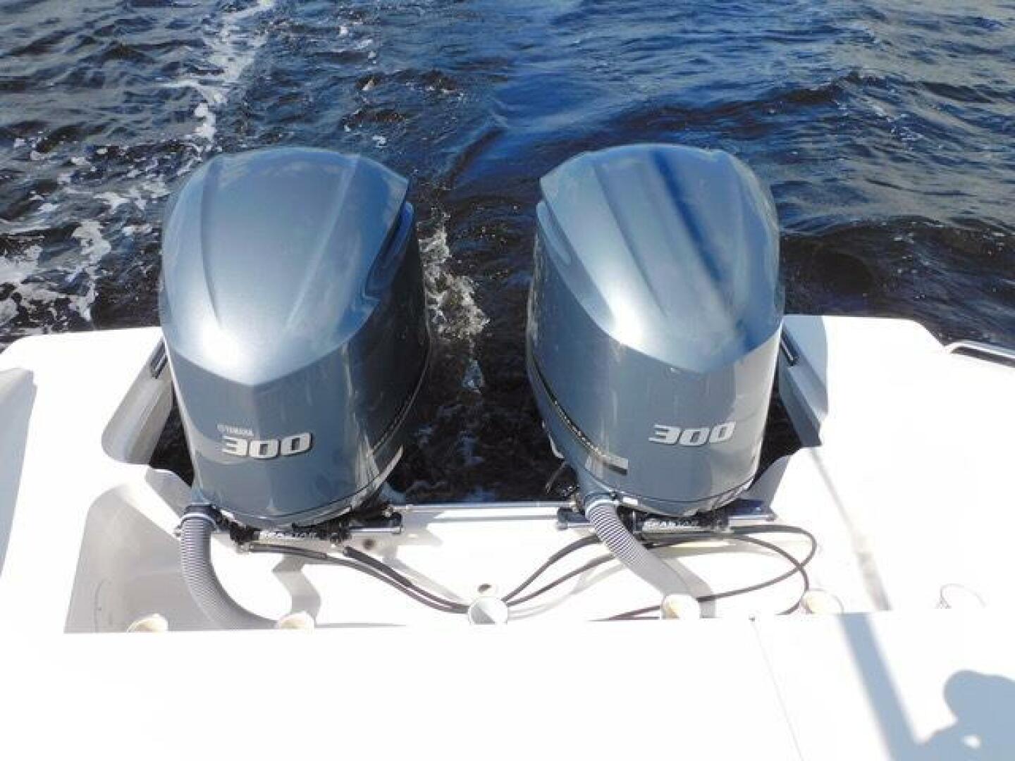 32ft Pursuit Yacht For Sale