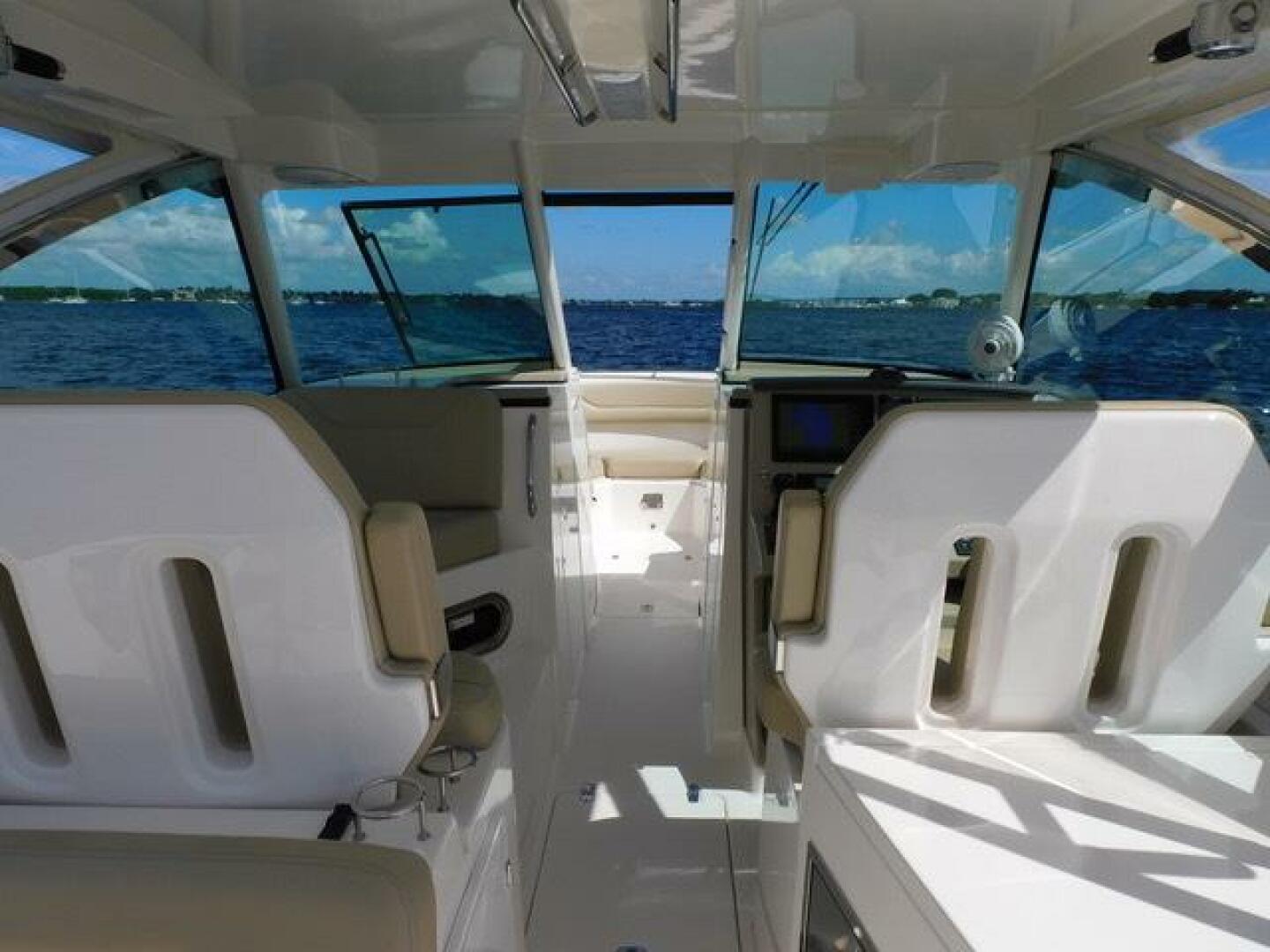 32ft Pursuit Yacht For Sale