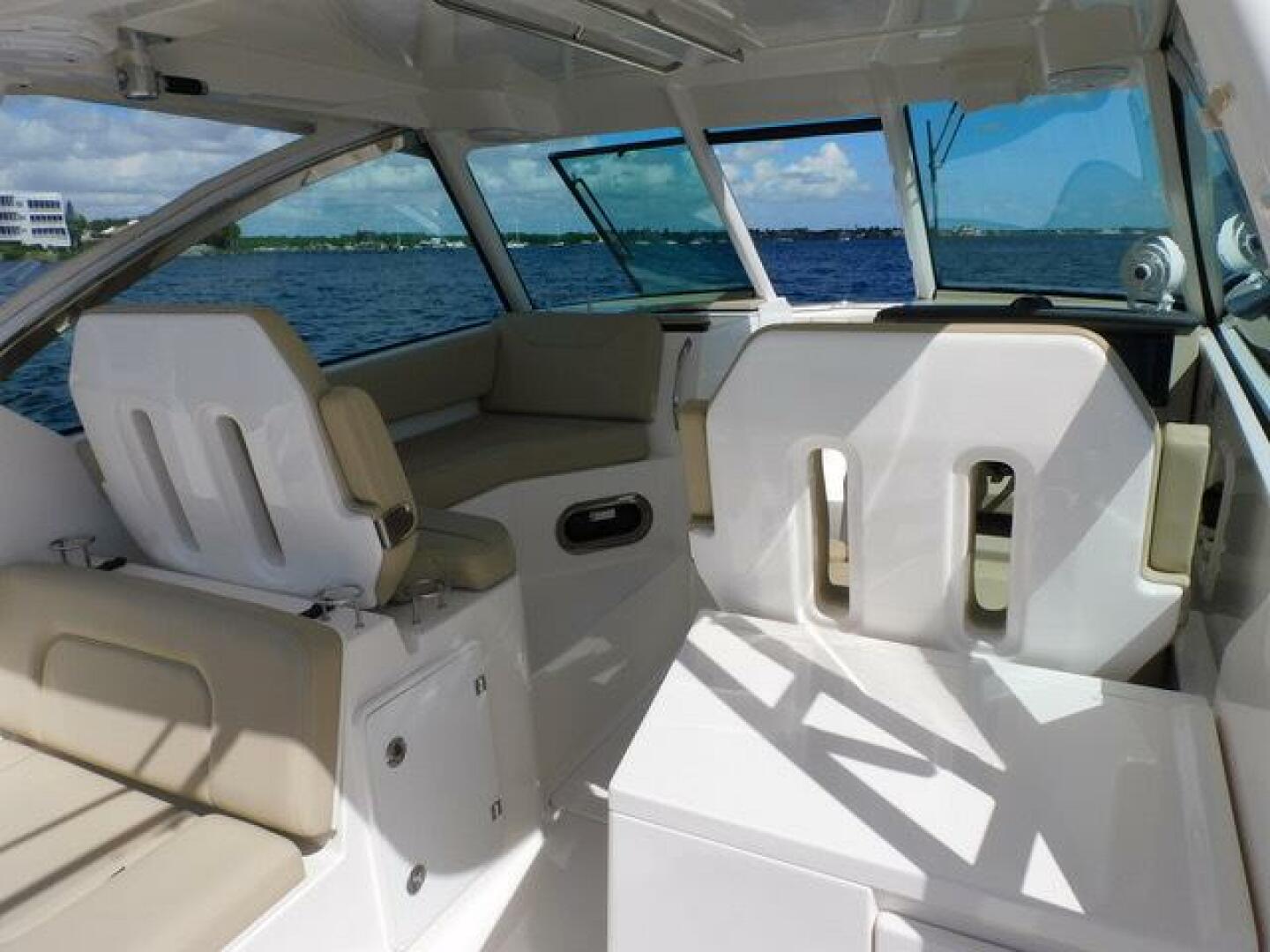 32ft Pursuit Yacht For Sale