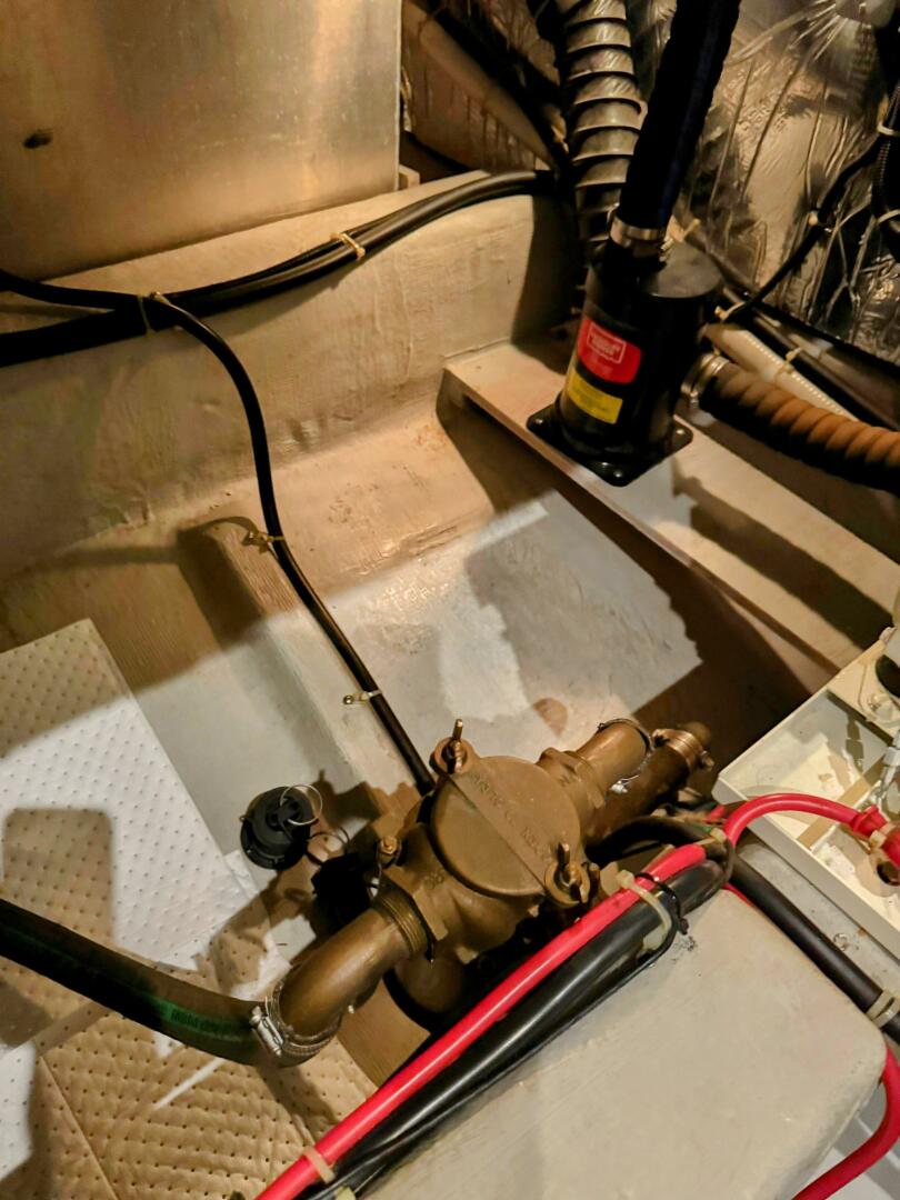 Kutting Loose 3 40ft Carver Yacht For Sale Kutting Loose 3 40ft Carver Yacht For Sale