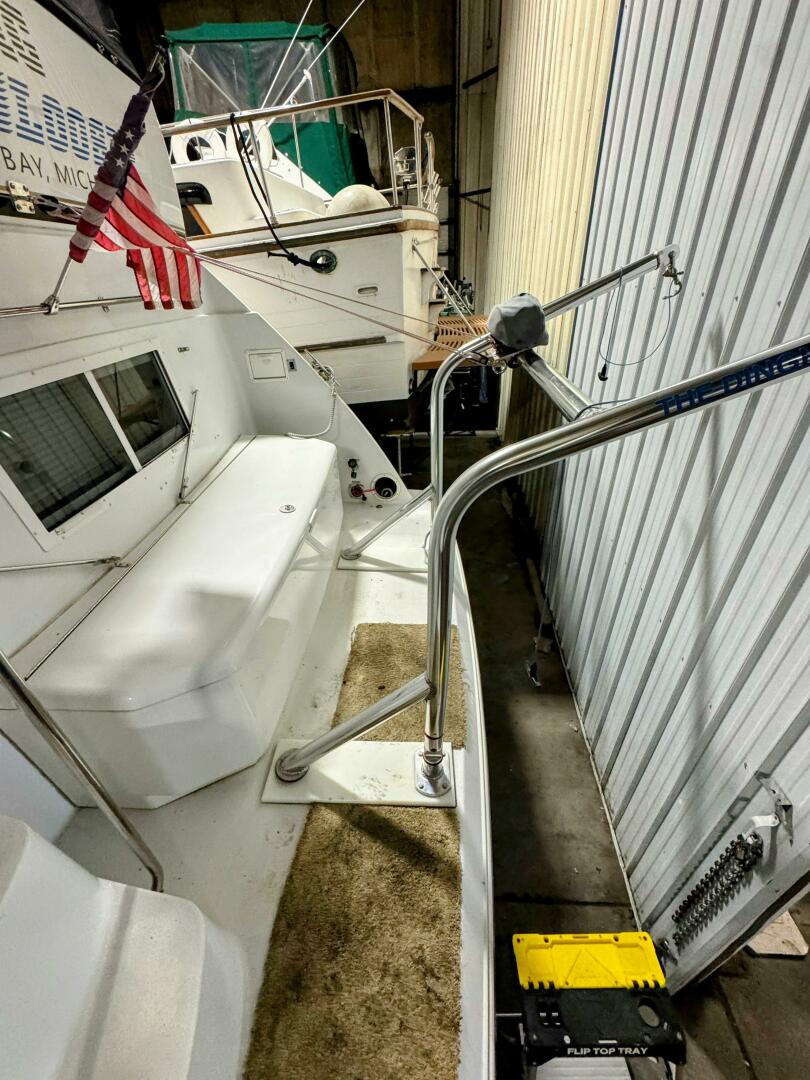 Kutting Loose 3 40ft Carver Yacht For Sale Kutting Loose 3 40ft Carver Yacht For Sale