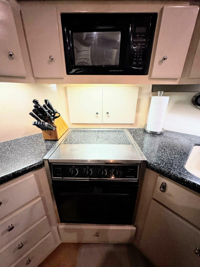 Kutting Loose 3 40ft Carver Yacht For Sale Kutting Loose 3 40ft Carver Yacht For Sale