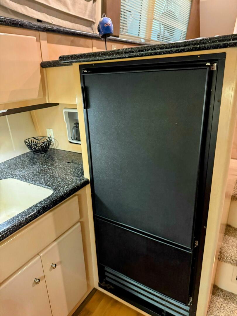 Kutting Loose 3 40ft Carver Yacht For Sale Kutting Loose 3 40ft Carver Yacht For Sale