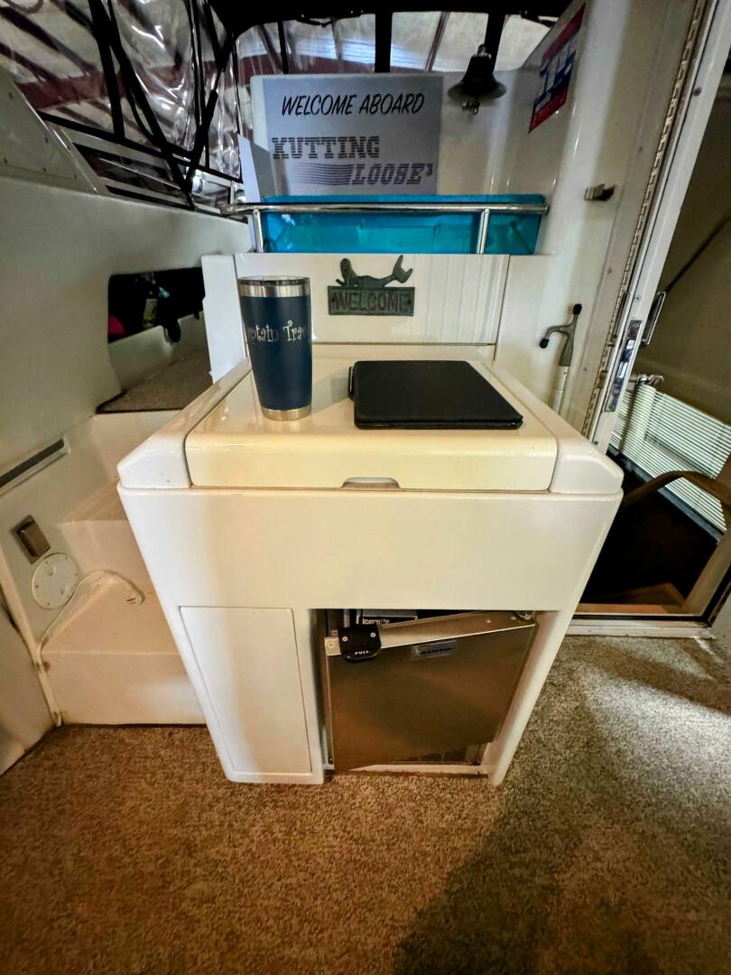 Kutting Loose 3 40ft Carver Yacht For Sale Kutting Loose 3 40ft Carver Yacht For Sale