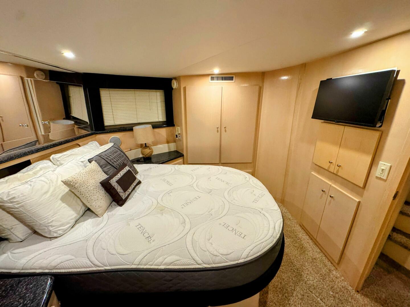 Kutting Loose 3 40ft Carver Yacht For Sale Kutting Loose 3 40ft Carver Yacht For Sale