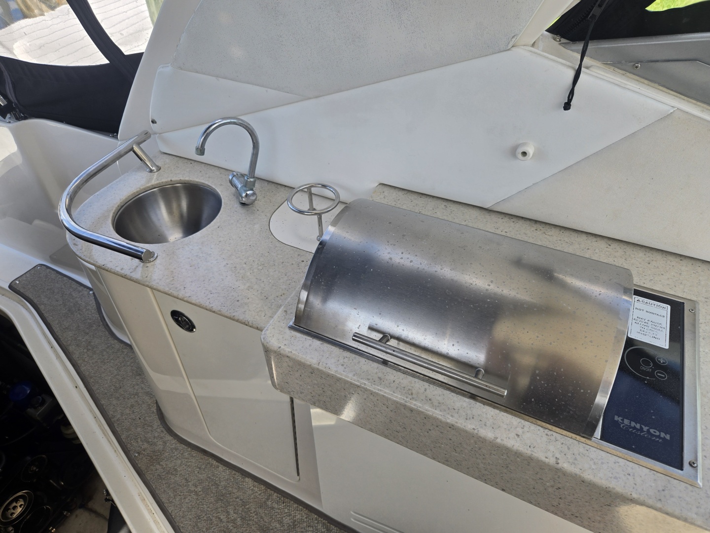 2010 Sea Ray 330 Sundancer