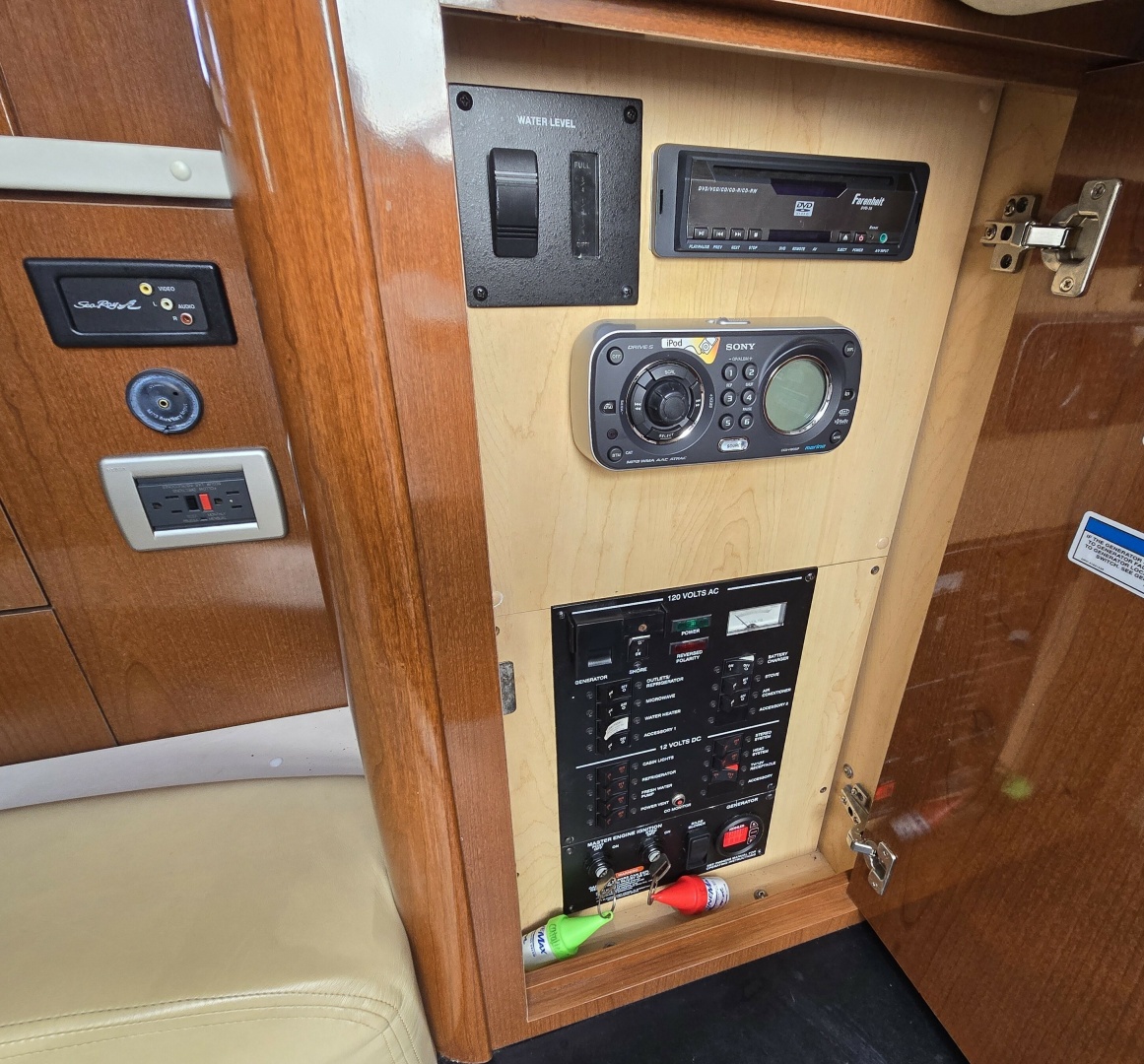 2010 Sea Ray 330 Sundancer