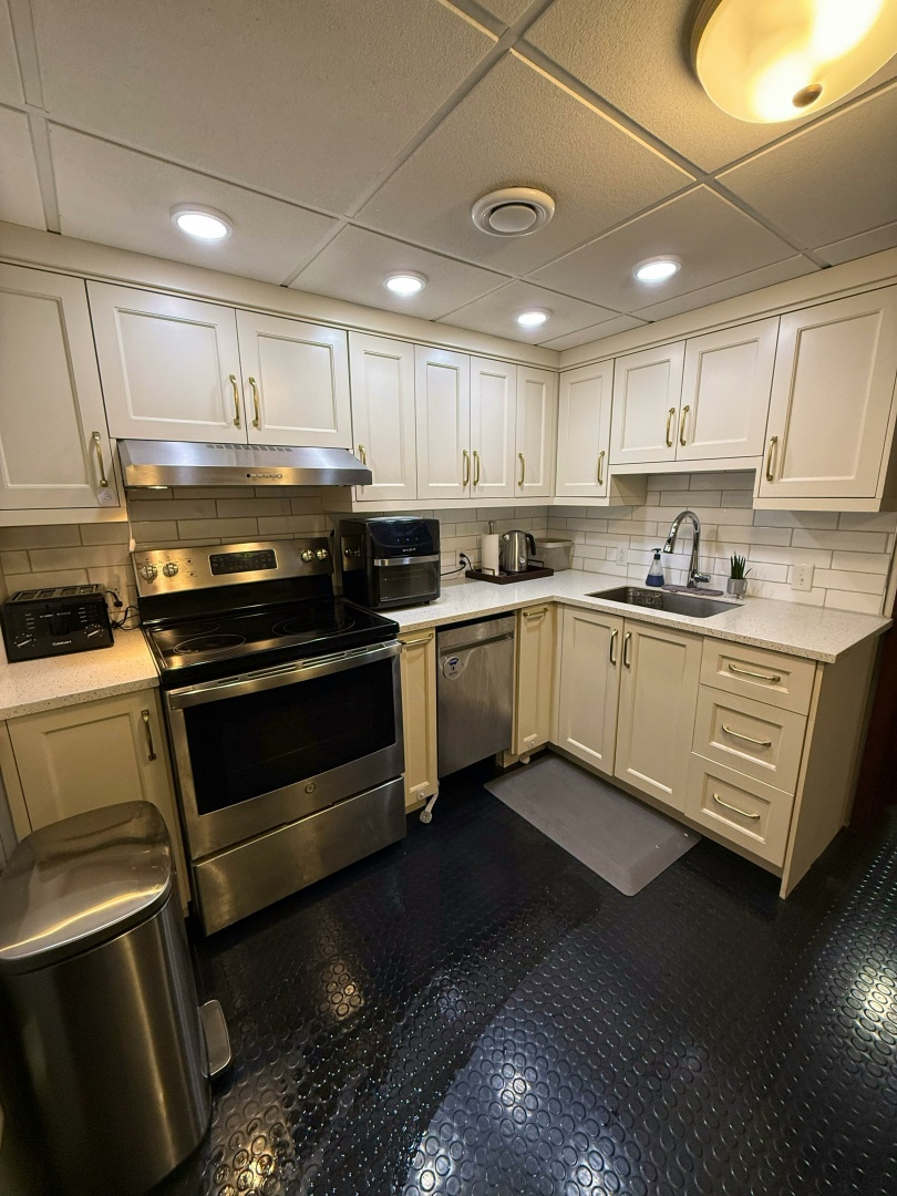 ANNE S PIERCE 120ft Glovertown Sy Yacht For Sale