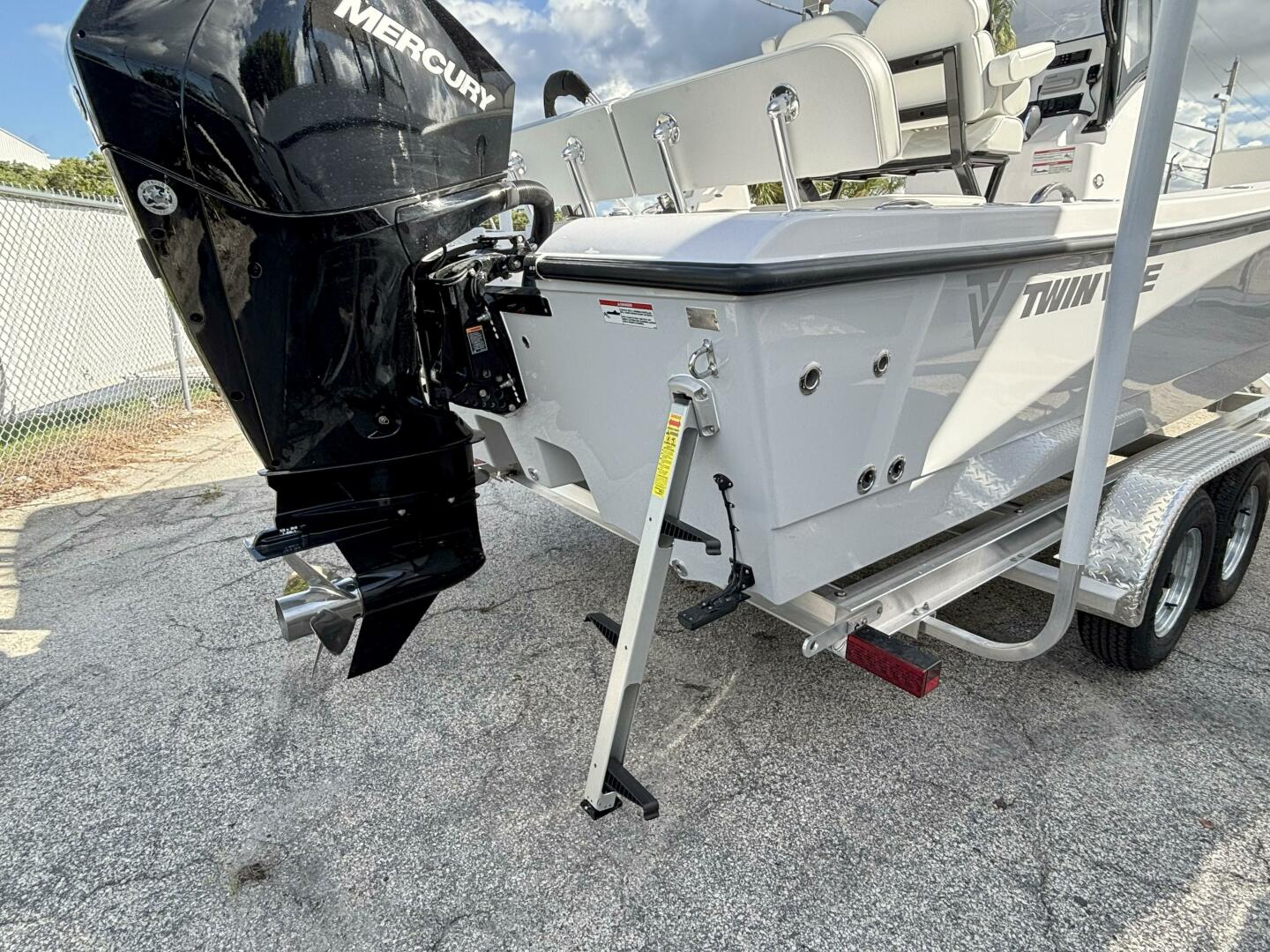 22ft Twin Vee Yacht For Sale