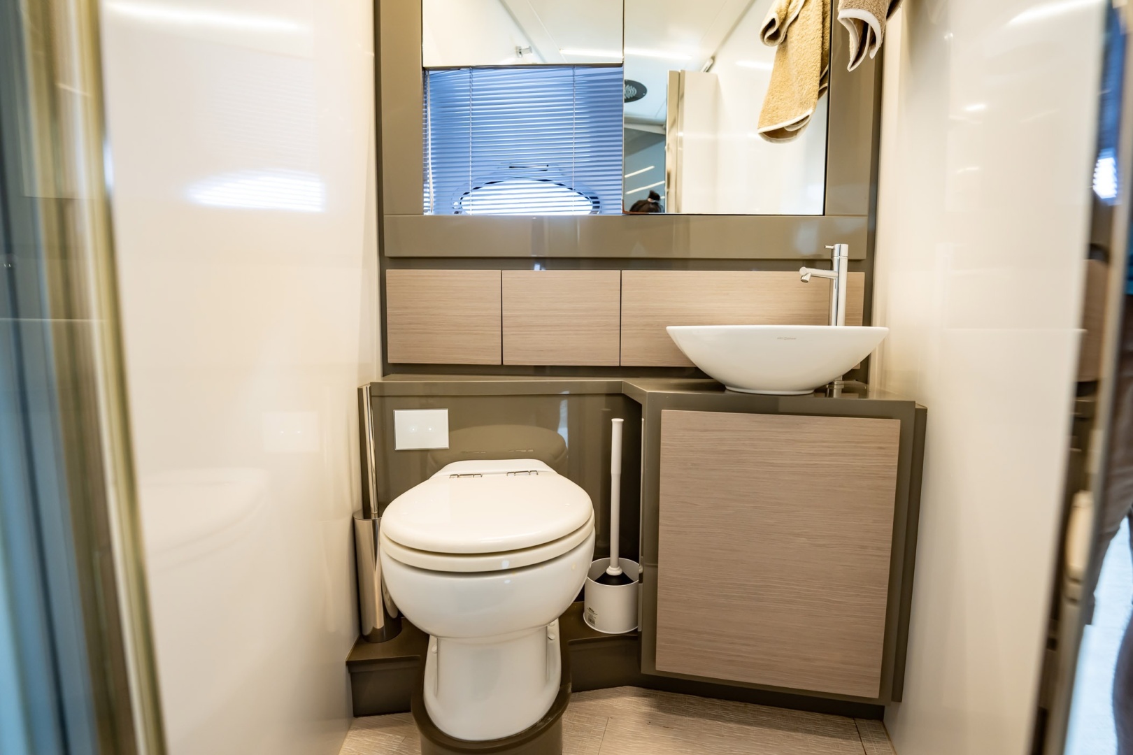 Habeas Orcas 62ft Pershing Yacht For Sale