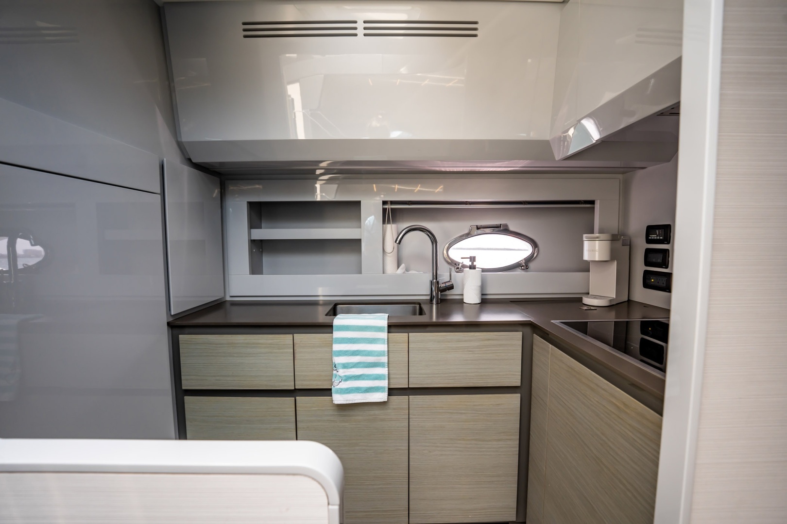 Habeas Orcas 62ft Pershing Yacht For Sale