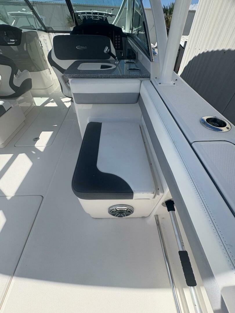 31ft Robalo Yacht For Sale
