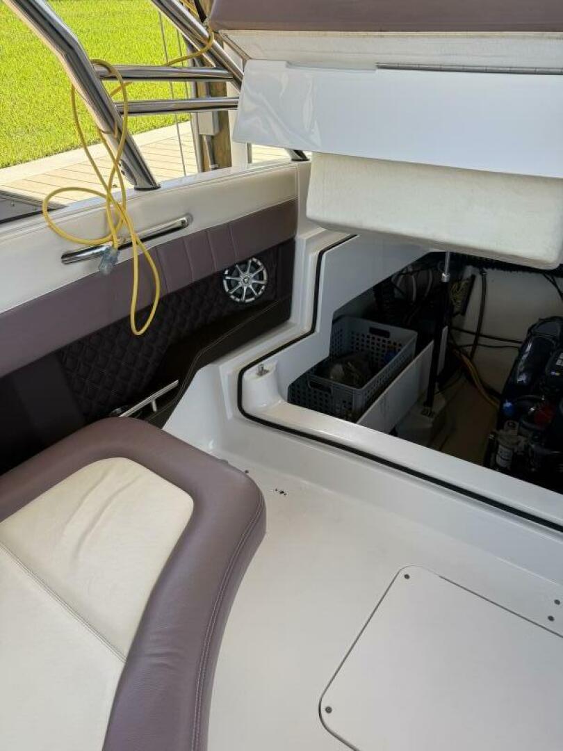 30ft Cobalt Yacht For Sale