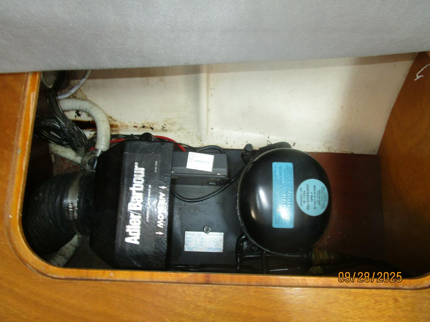 38' Beneteau refrigeration system