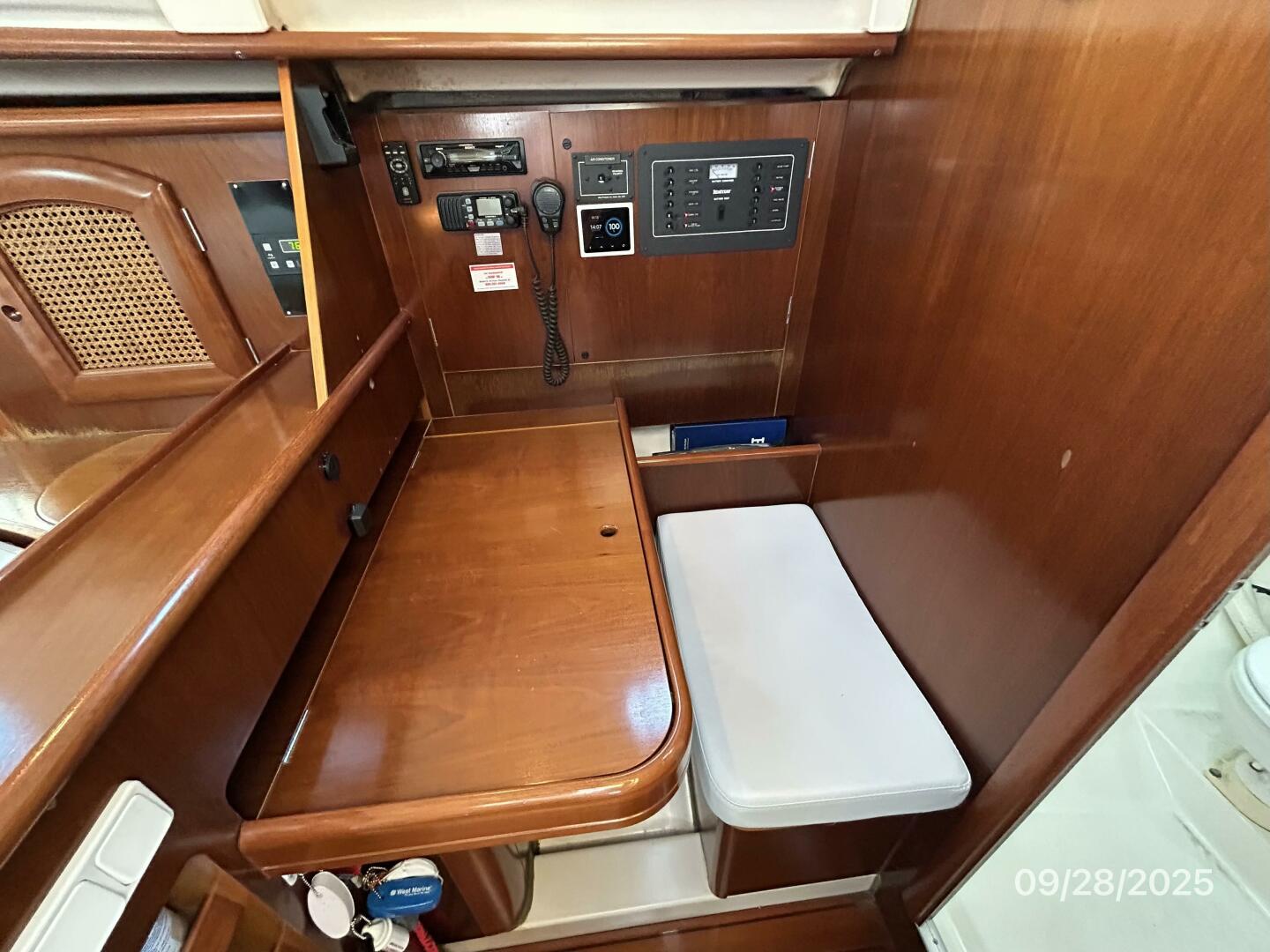 38' Beneteau nav station