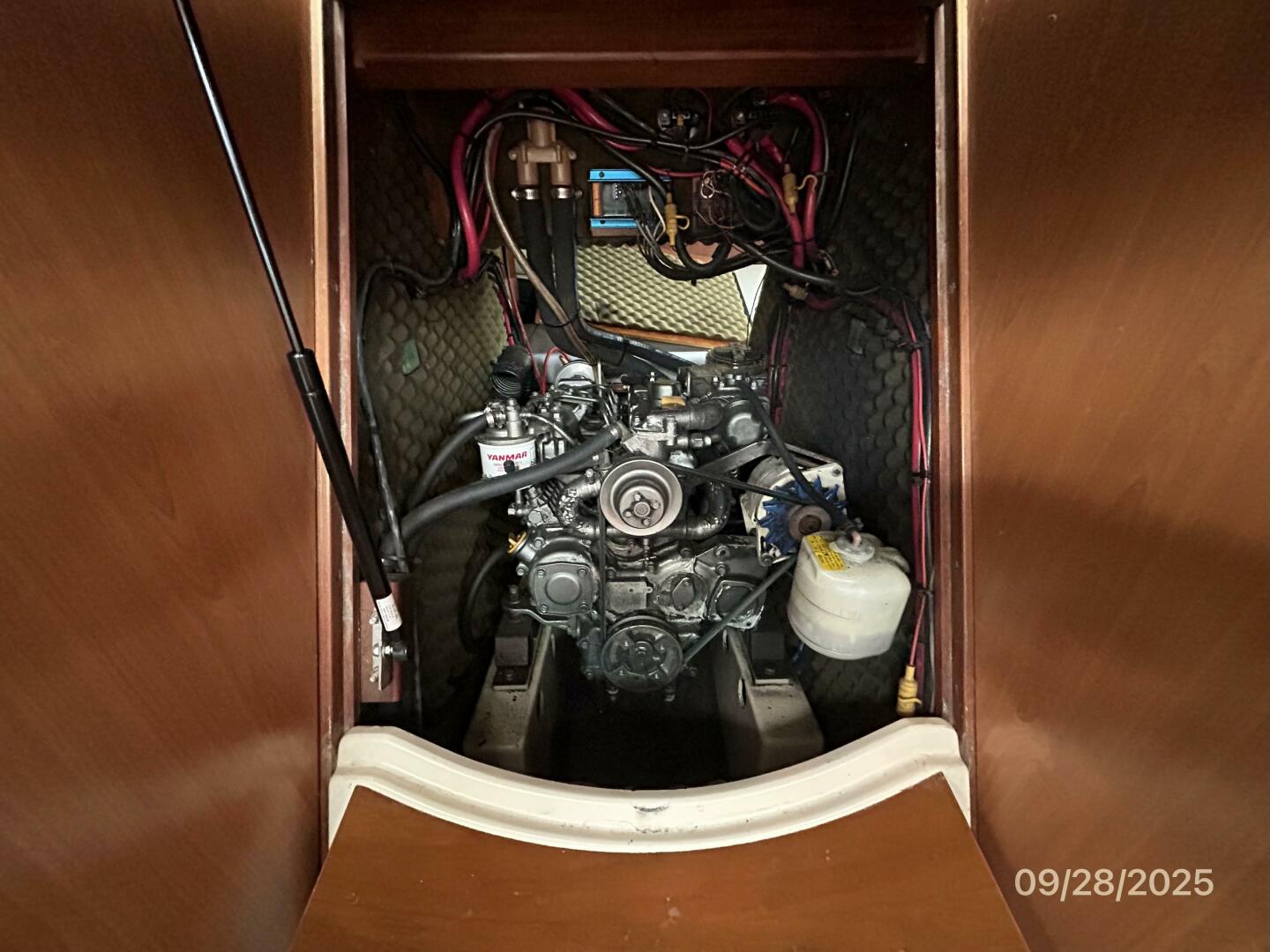 38' Beneteau auxiliary access1