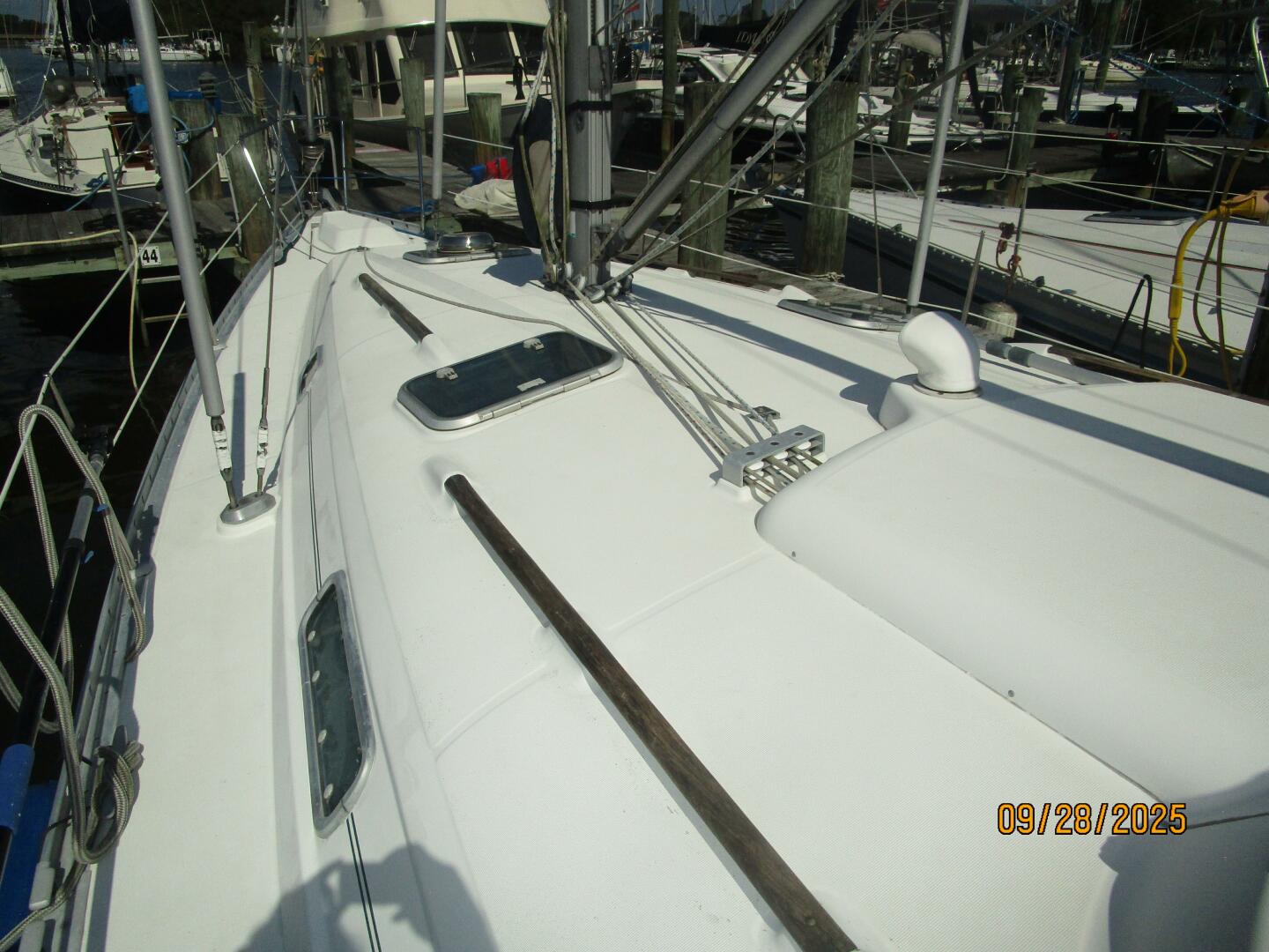 38' Beneteau foredeck2