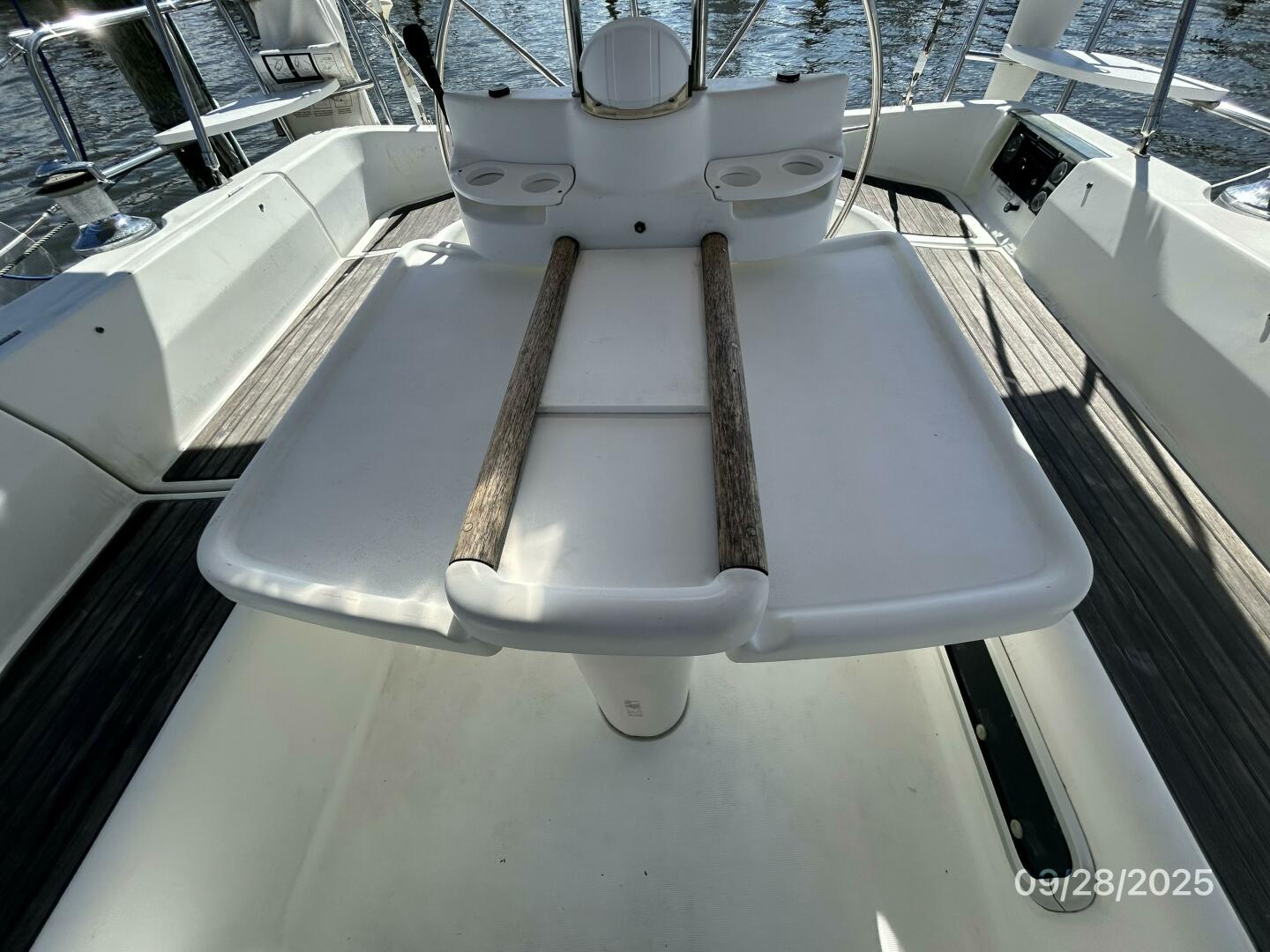 38' Beneteau cockpit tables