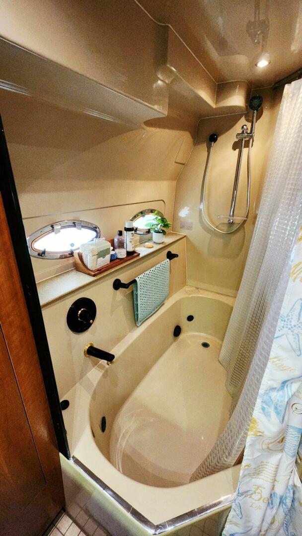 La Vita Bella 44ft Cruisers Yachts Yacht For Sale