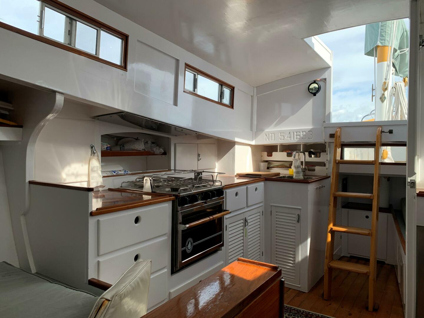 INTEGRITY 32ft Classic Yacht For Sale